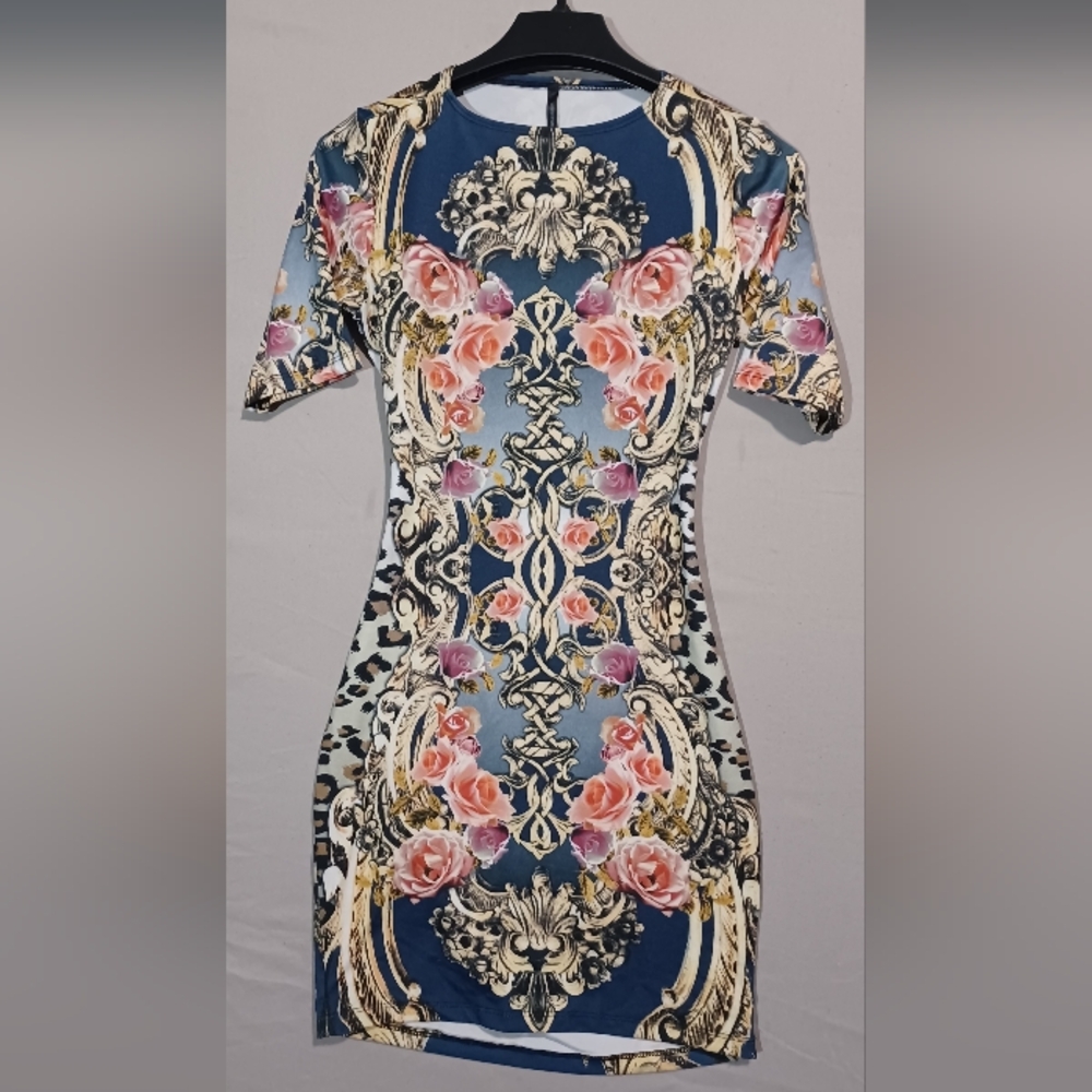 Large Fitted Floral-Patterned Dress with Cutout Back